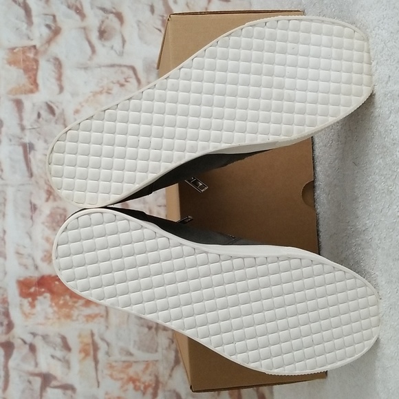 New Steve Madden Wedgie Leather Sneakers - Picture 6 of 13